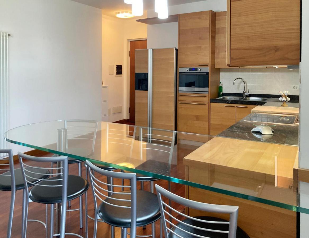 Large Well-Equipped Appartement Near Como Lake Lecco Eksteriør billede