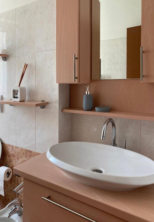 Large Well-Equipped Appartement Near Como Lake Lecco Eksteriør billede