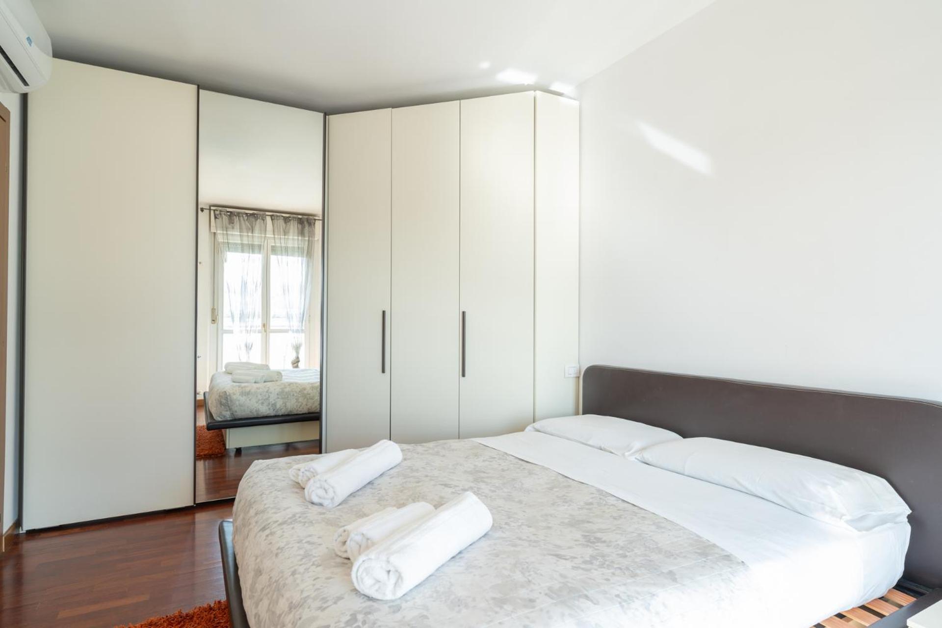 Large Well-Equipped Appartement Near Como Lake Lecco Eksteriør billede