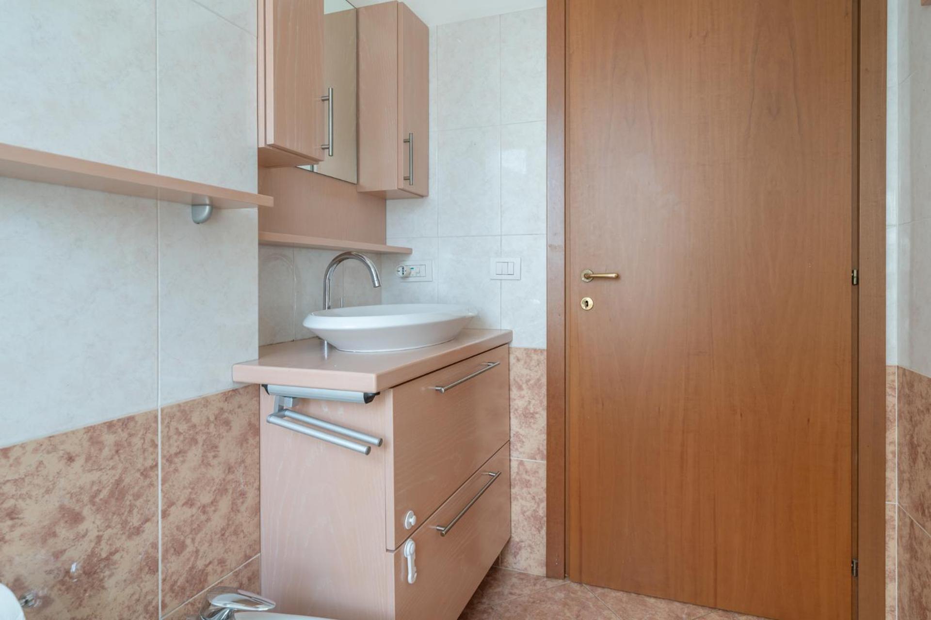 Large Well-Equipped Appartement Near Como Lake Lecco Eksteriør billede