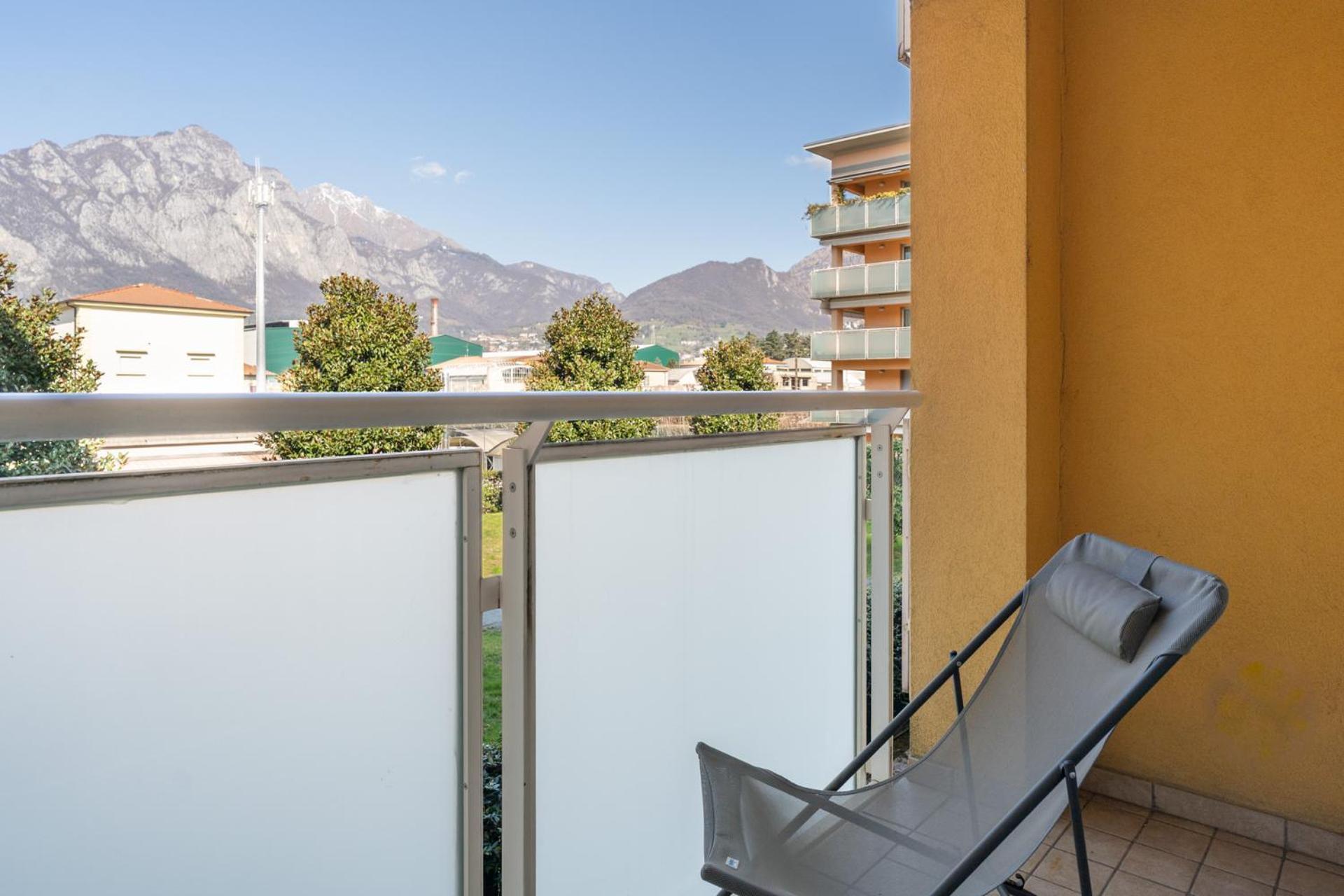 Large Well-Equipped Appartement Near Como Lake Lecco Eksteriør billede