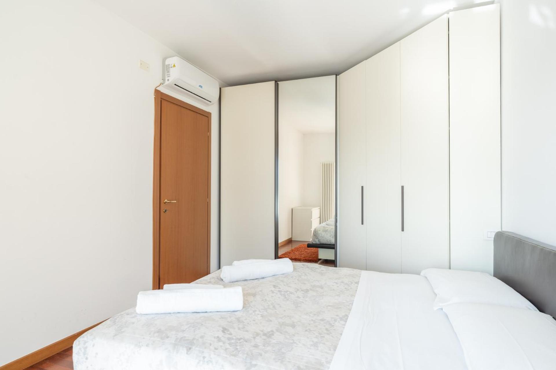 Large Well-Equipped Appartement Near Como Lake Lecco Eksteriør billede